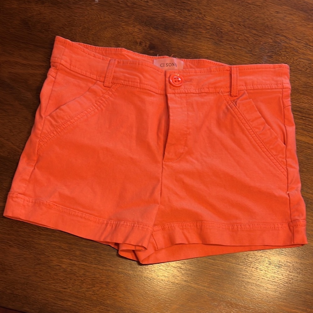Orange shorts 🩳